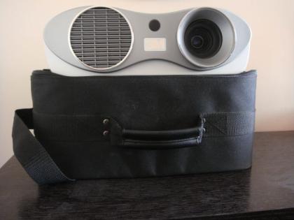 3M Beamer Piccolo S10 LCD Beamer / Projektor inkl. Neue Lampe