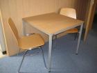 Tisch mit 2 Stühlen
